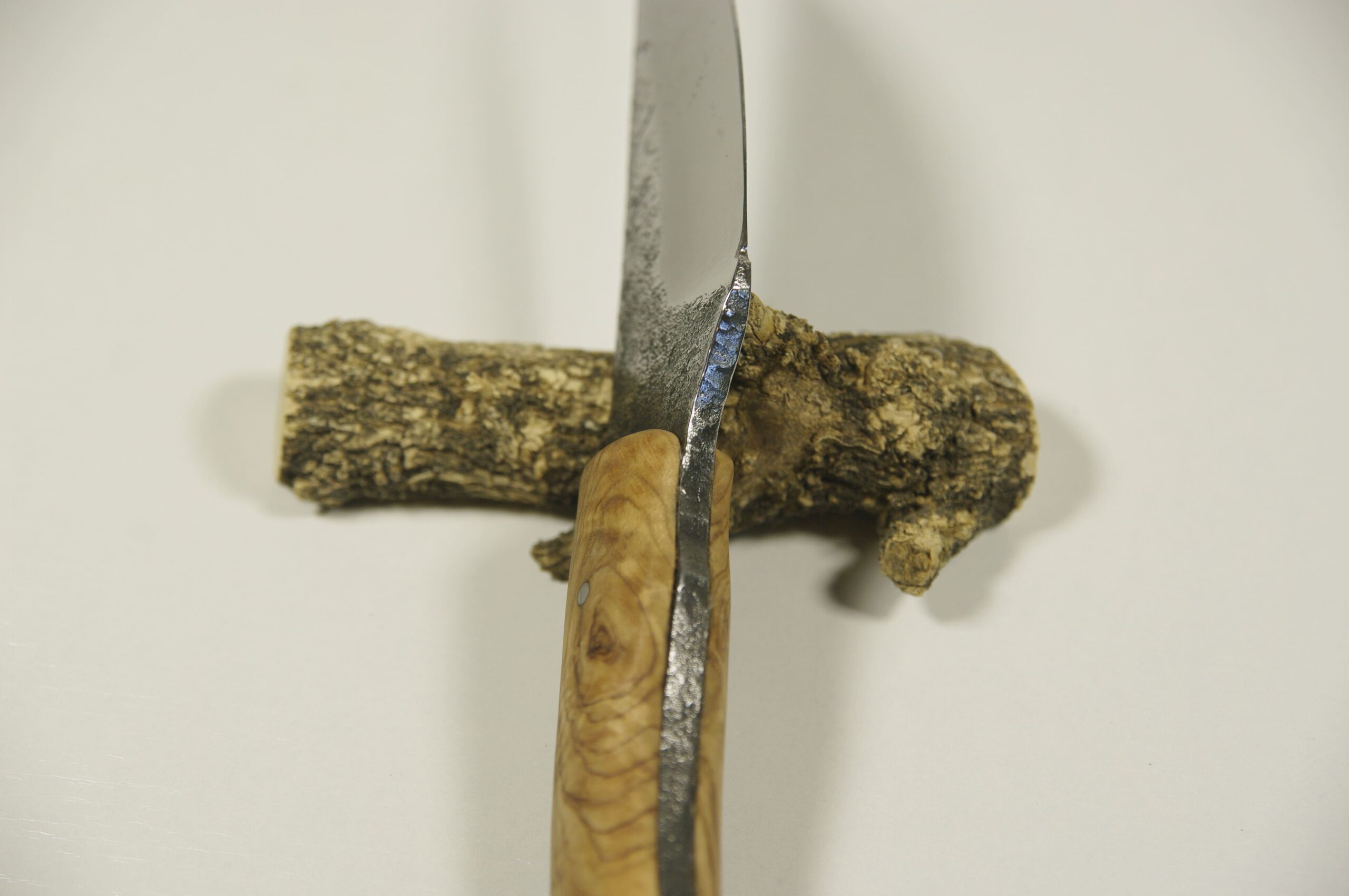 Couteau forgé, manche olivier – Image 4